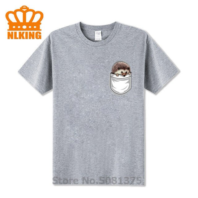 New Funny Hedgehog The Pocket Traveler Print T-Shirts Summer Male Tops Fashion Men T shirt Cute Fake Pocket In My Tees Boys Tops - foodandtravelers