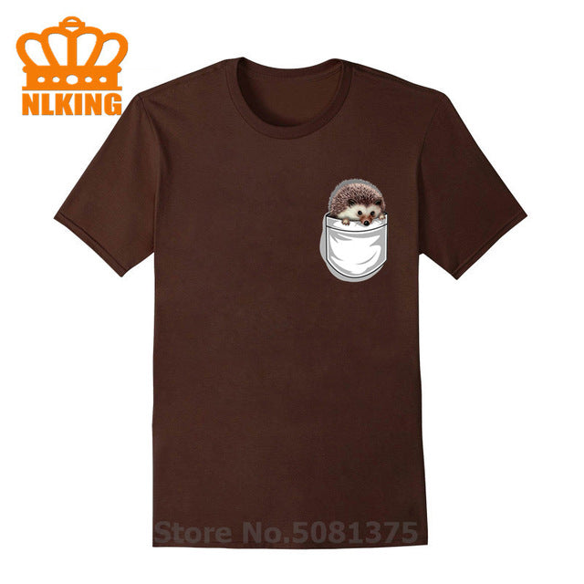 New Funny Hedgehog The Pocket Traveler Print T-Shirts Summer Male Tops Fashion Men T shirt Cute Fake Pocket In My Tees Boys Tops - foodandtravelers