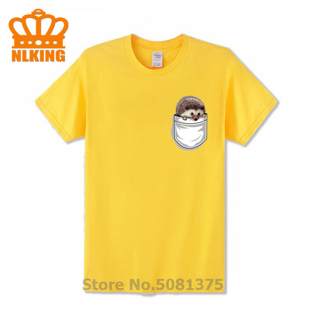 New Funny Hedgehog The Pocket Traveler Print T-Shirts Summer Male Tops Fashion Men T shirt Cute Fake Pocket In My Tees Boys Tops - foodandtravelers