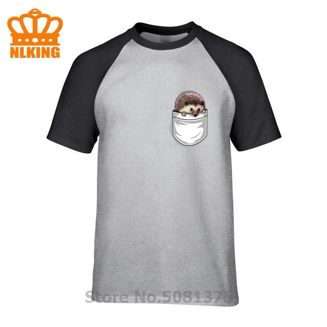 New Funny Hedgehog The Pocket Traveler Print T-Shirts Summer Male Tops Fashion Men T shirt Cute Fake Pocket In My Tees Boys Tops - foodandtravelers