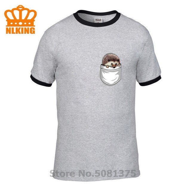 New Funny Hedgehog The Pocket Traveler Print T-Shirts Summer Male Tops Fashion Men T shirt Cute Fake Pocket In My Tees Boys Tops - foodandtravelers